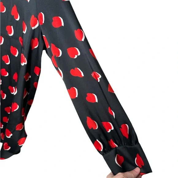 Chico’s Size 3 Heart Print Tunic Blouse Black Red Satin Size 16 Button Up - Picture 6 of 13